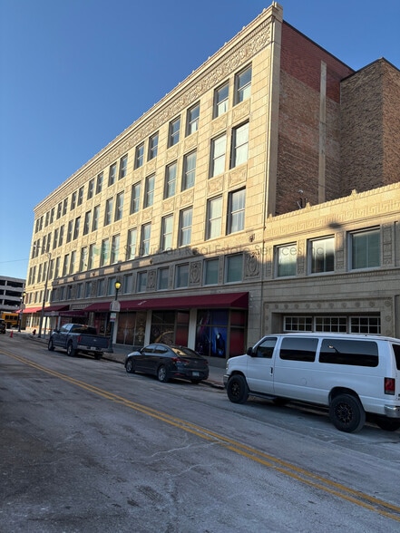 More Photos Of 5-25 E Van Buren St, Joliet Office For Lease
