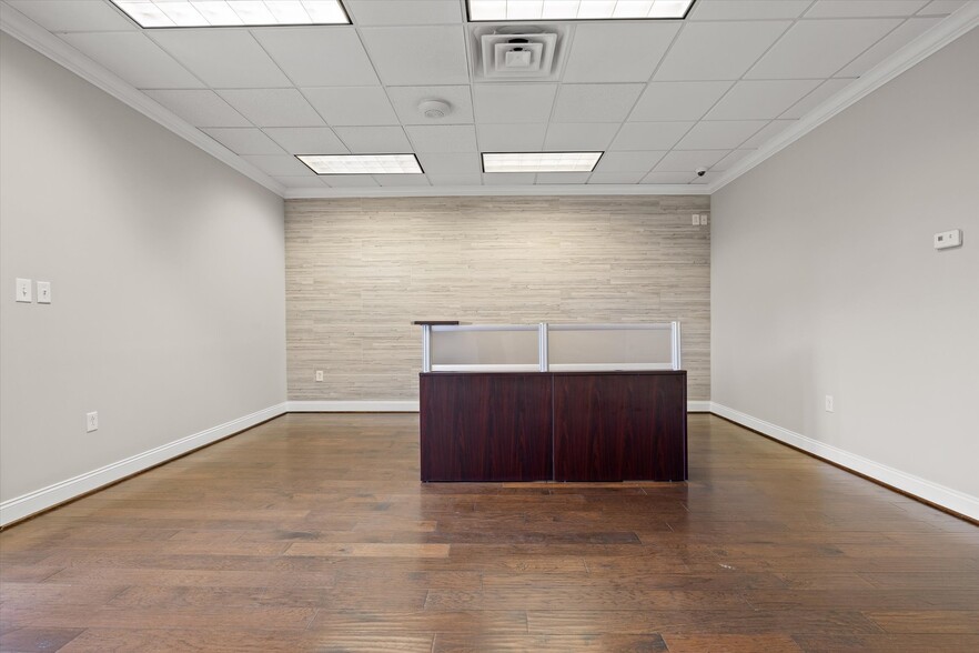 More Photos Of 7446 Shallowford Rd, Chattanooga Medical For Lease