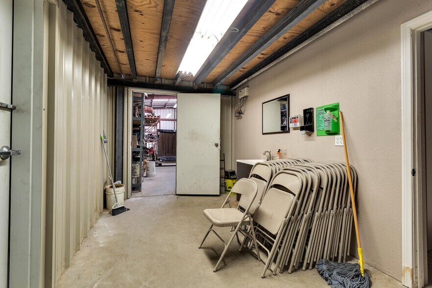 More Photos Of 75851 Baseline Rd, Twentynine Palms Warehouse For Sale