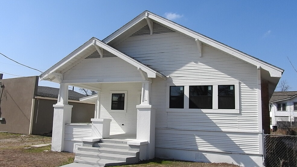 More Photos Of 4219 S Presa St, San Antonio General Retail For Sale