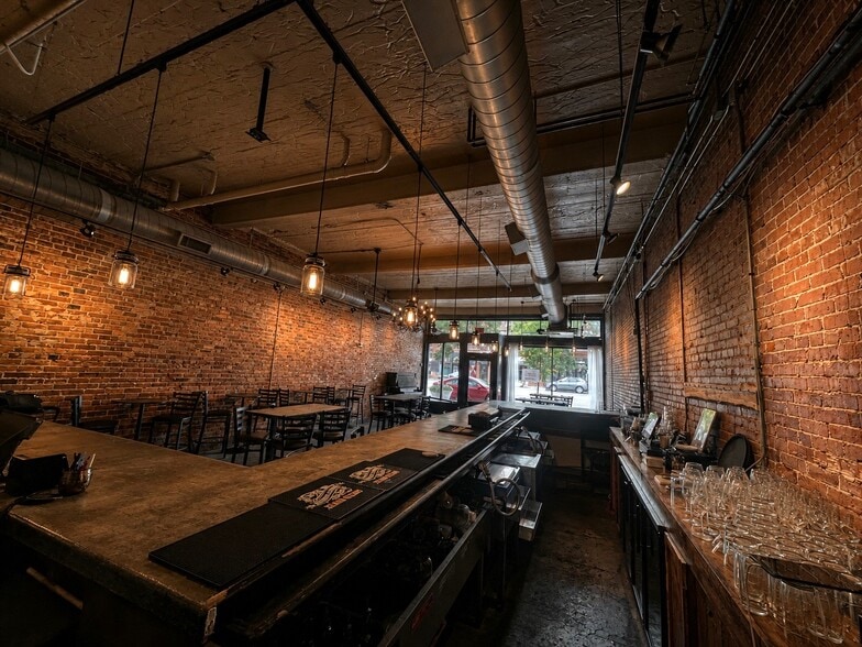 More Photos Of 917 E Douglas Ave, Wichita Storefront For Lease