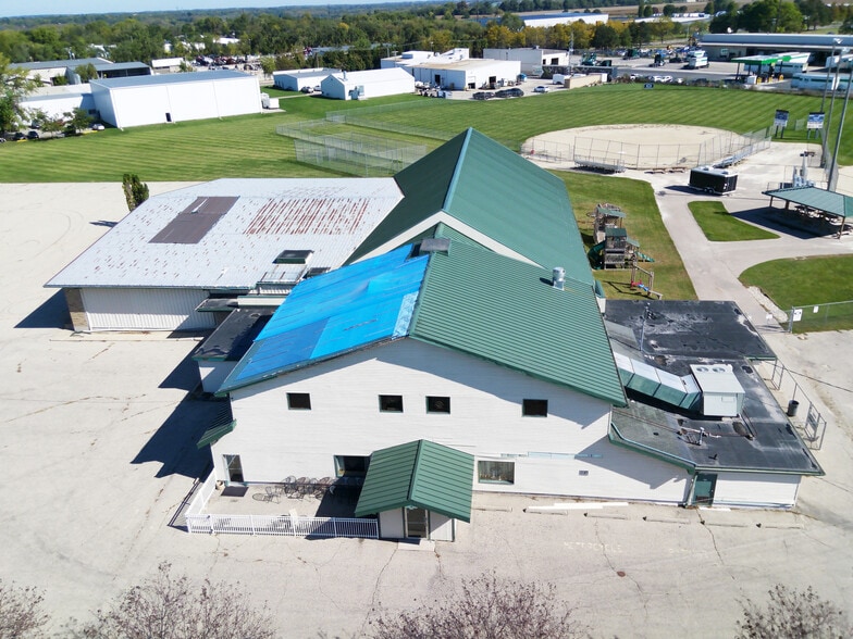 More Photos Of 1901 Beloit Ave, Janesville Bar For Sale