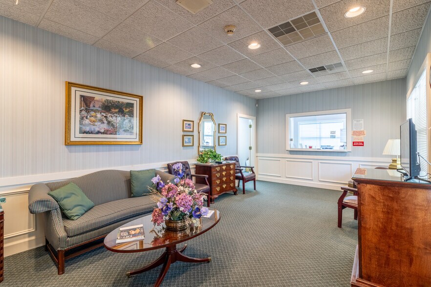 More Photos Of 1421 Ross Dr, Dalton Office For Sale