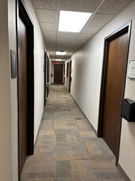 More Photos Of 4635 Nicols Rd, Eagan Office For Sale