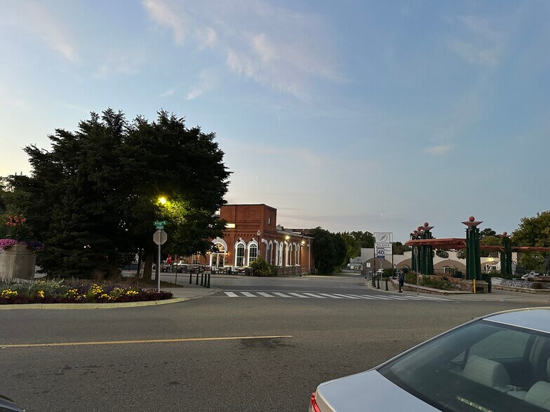 More Photos Of 70 King St E, Hamilton Storefront For Lease