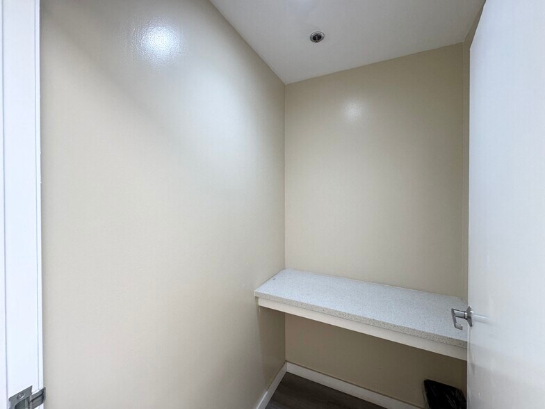 More Photos Of 815-821 Webster St, Oakland Storefront Retail Office For Lease