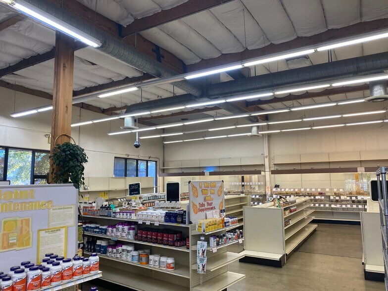 More Photos Of 2395 Monument Blvd, Concord Showroom For Lease