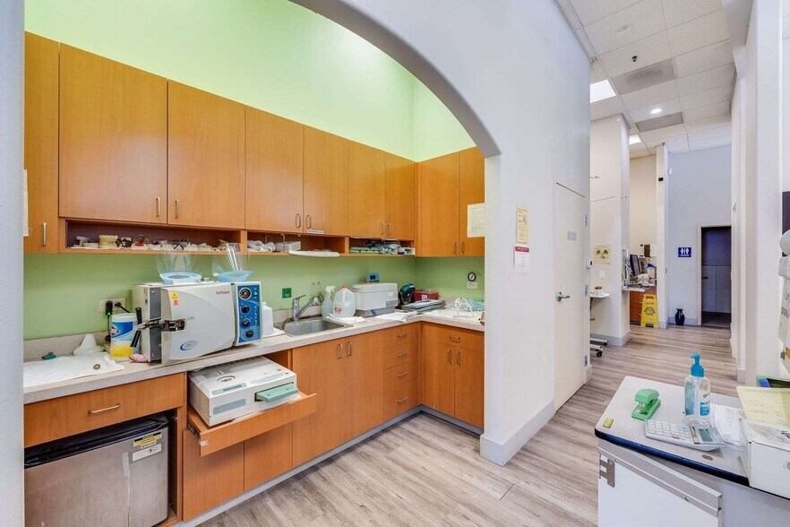 More Photos Of 15401 Hesperian Blvd, San Leandro Unknown For Lease