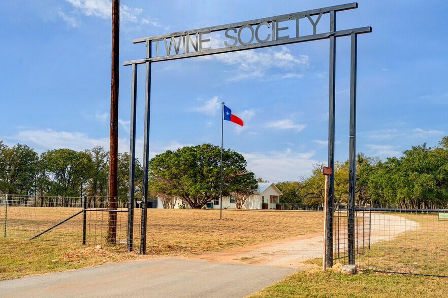 Primary Photo Of 67 Shaun Ln, Fredericksburg Apartments For Sale