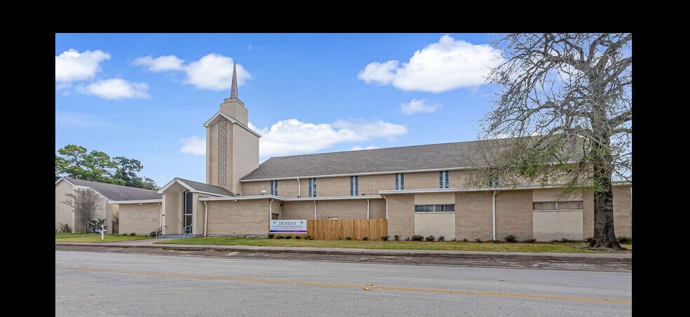 More Photos Of 906 Avenue A, Katy Schools For Sale