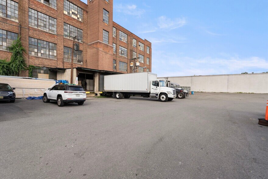 More Photos Of 310 Sherman Ave, Newark Warehouse For Sale