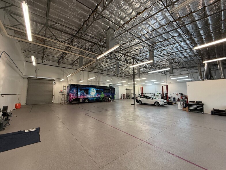 More Photos Of 180 Cassia Way, Henderson Warehouse For Lease