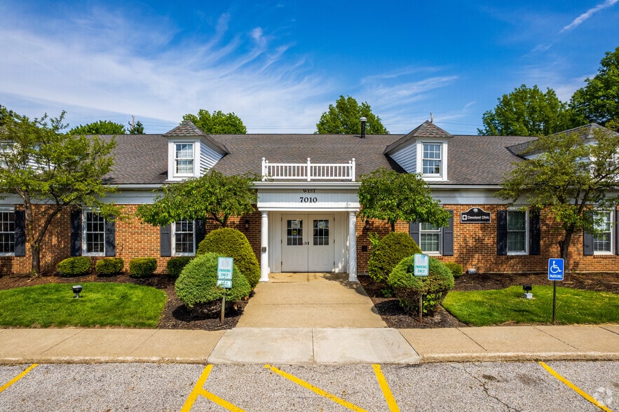 More Photos Of 7010 Engle Rd, Middleburg Heights Unknown For Lease