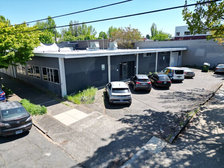 More Photos Of 1132 SE Salmon St, Portland Warehouse For Sale