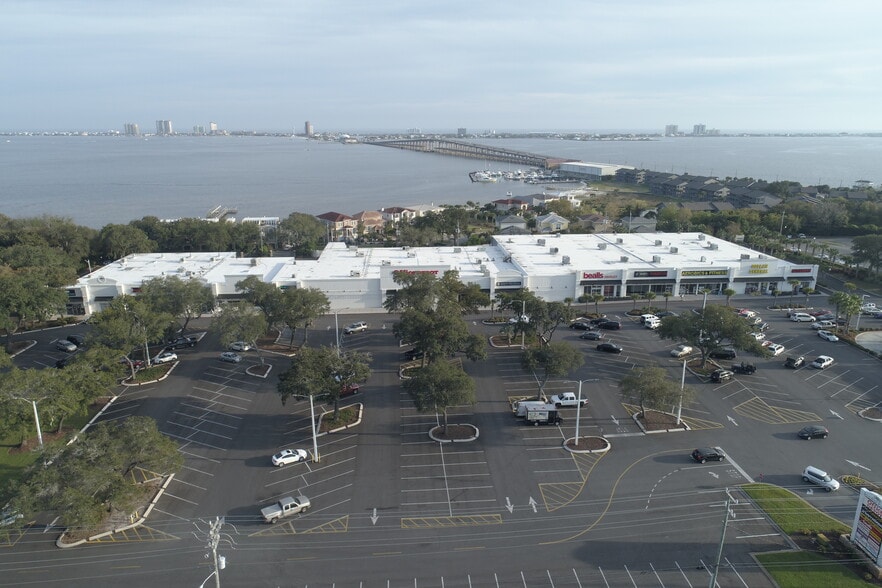 More Photos Of 1143-1153 Gulf Breeze Pky, Gulf Breeze Unknown For Lease