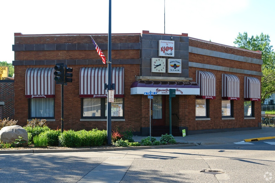 Primary Photo Of 2544 7th Ave, North Saint Paul General Retail For Lease
