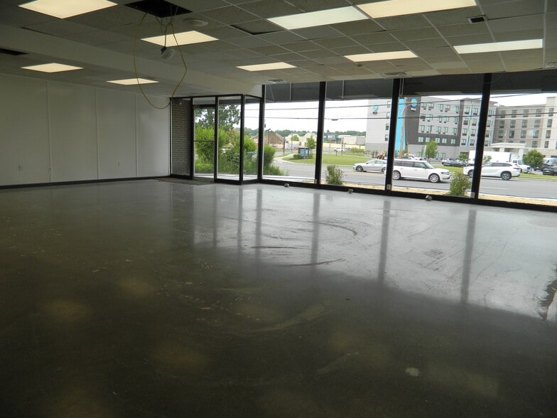 More Photos Of 1650 Western Ave, Albany Freestanding For Lease