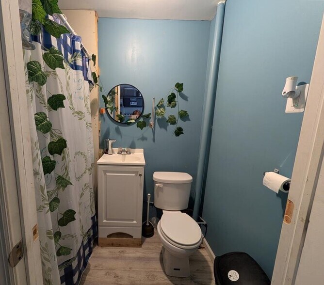 More Photos Of 485 Broadway, Monticello Storefront For Sale