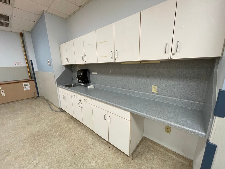 More Photos Of 1308 S 4th St, Hartsville Medical For Lease