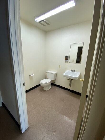 More Photos Of 4203 Coronado Ave, Stockton Warehouse For Lease