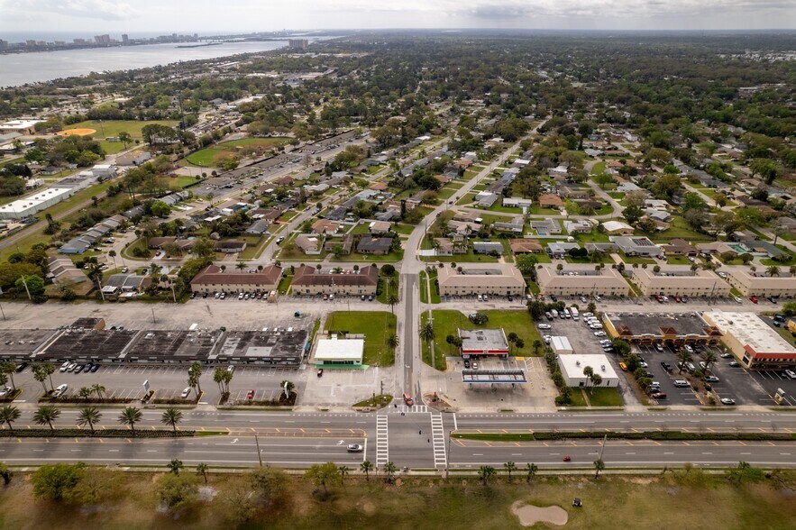 More Photos Of 599 Beville Rd, Daytona Beach General Retail For Sale