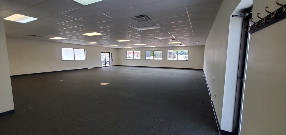 More Photos Of 1315 S Breiel Blvd, Middletown Freestanding For Sale