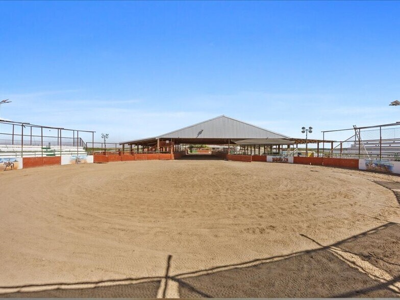 More Photos Of 34338 Nevis Ave, Mc Farland Horse Stables For Sale