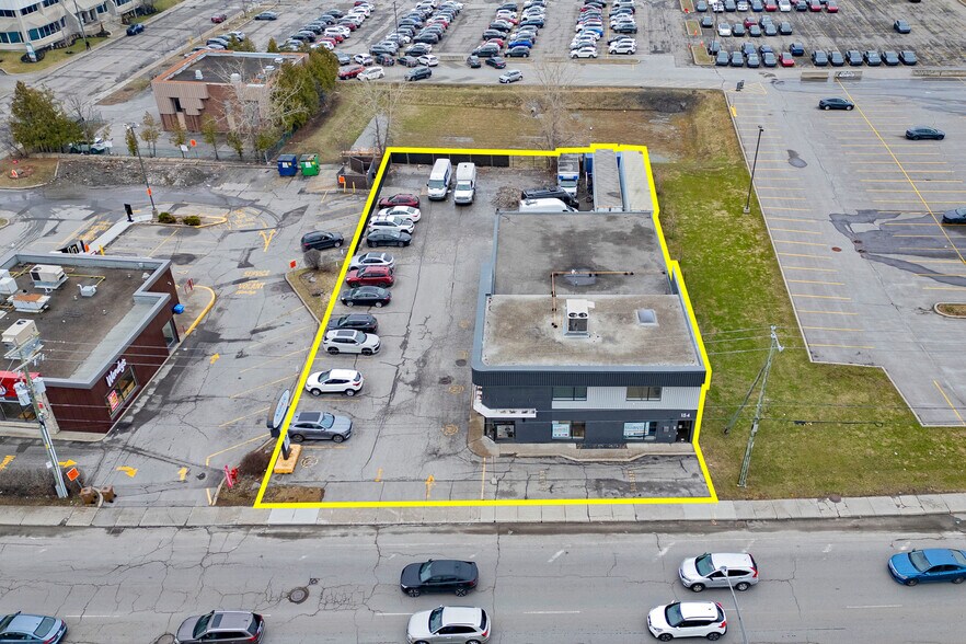 More Photos Of 150 Boul Saint-Martin O, Laval Light Distribution For Lease