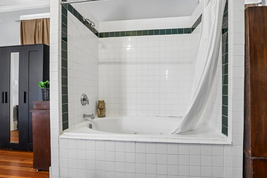 More Photos Of 421 Howard St, San Antonio Hospitality For Sale