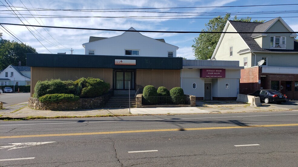 More Photos Of 345-349 Meriden Rd, Waterbury Storefront Retail Residential For Lease