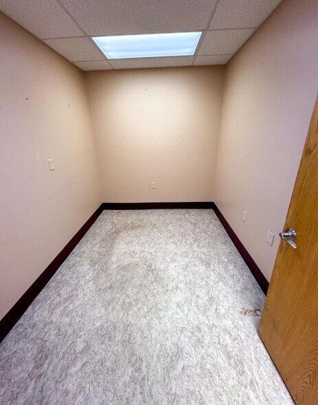 More Photos Of 803 18th Ave NW, Austin Restaurant For Sale