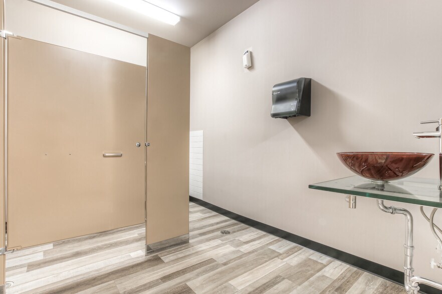 More Photos Of 402084 81st St, Foothills No 31 Office For Lease