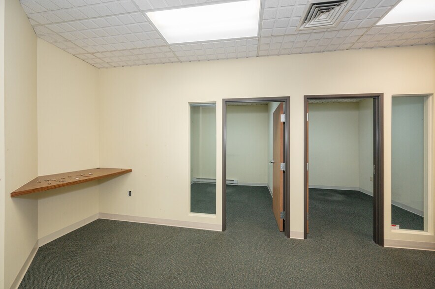More Photos Of 323 W Superior St, Duluth Storefront Retail Office For Sale