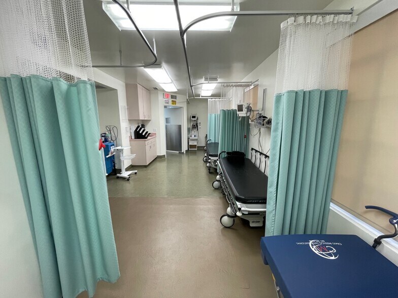 More Photos Of 10866 Riverside Dr, North Hollywood Hospital For Lease