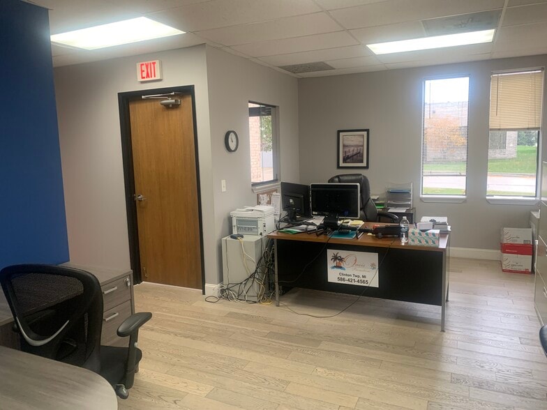 More Photos Of 35360 Forton Ct, Clinton Township Warehouse For Lease