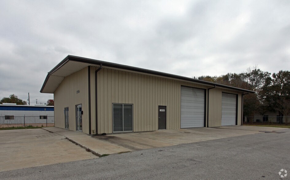 Primary Photo Of 27235 Highway Blvd, Katy Warehouse For Lease