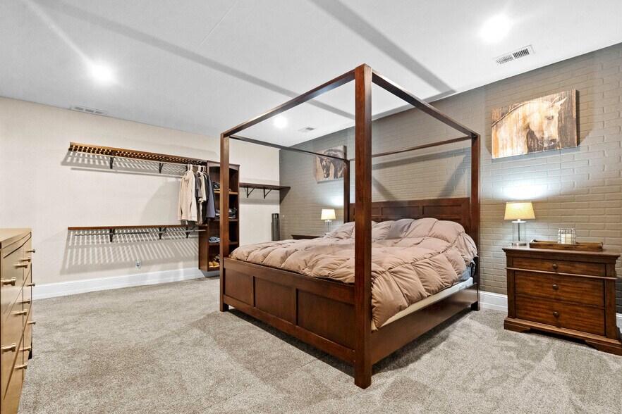 More Photos Of 11155 Hubbard Rd, Kansas City Flex For Sale