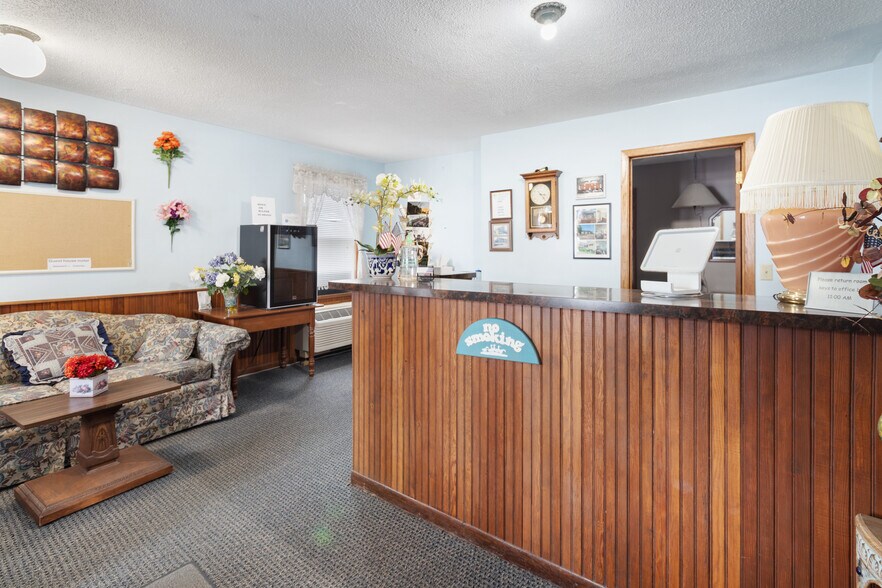 More Photos Of 4712 220th Trl, Amana Hotel For Sale