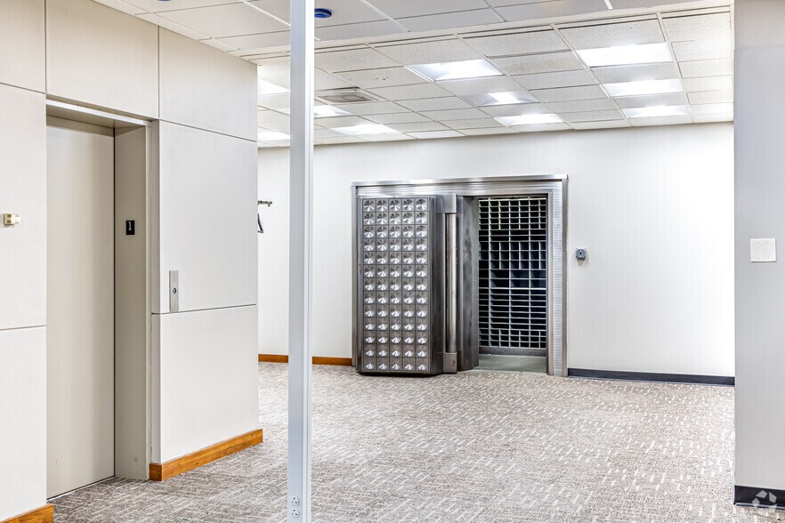 More Photos Of 4240 Blue Ridge Blvd, Kansas City Office For Lease