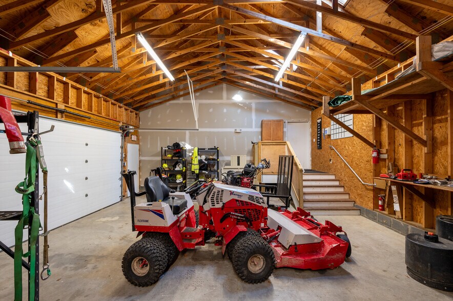 More Photos Of 2109 Forest Dr, Annapolis Showroom For Sale