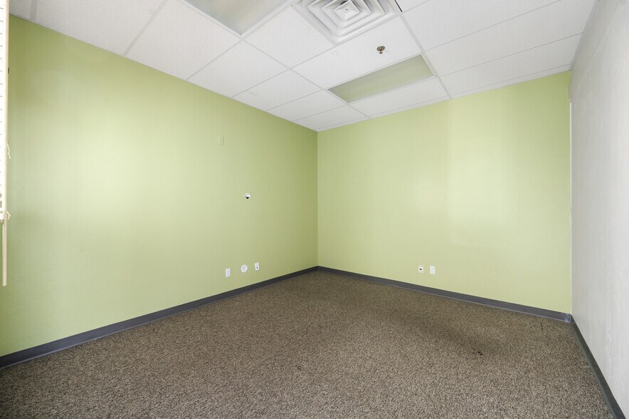More Photos Of 371 Garden St, Prescott Storefront Retail Office For Sale
