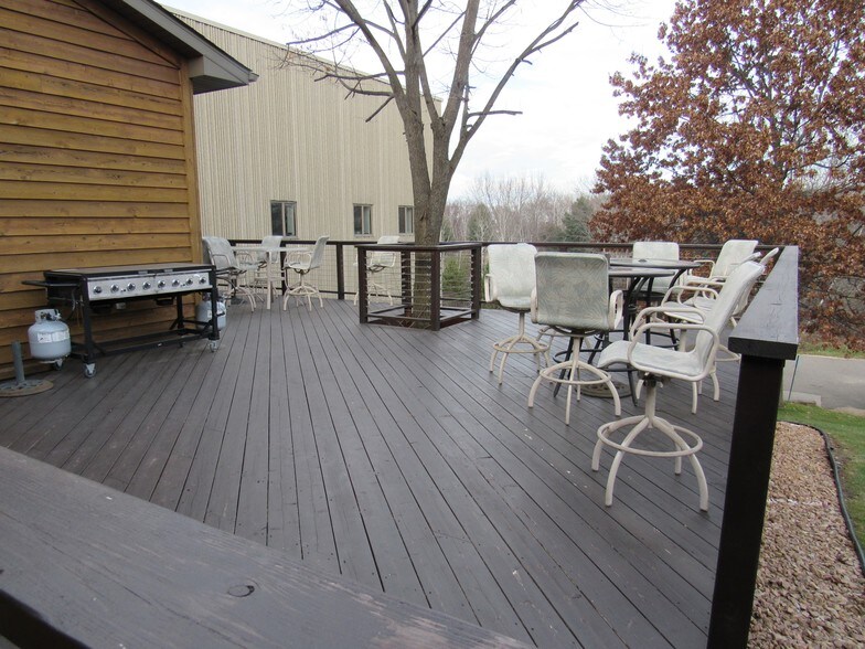More Photos Of 454 County Rd V V, Somerset Manufacturing For Sale