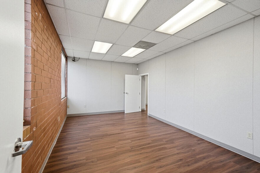 More Photos Of 10605 Southern Loop Blvd, Pineville Warehouse For Lease