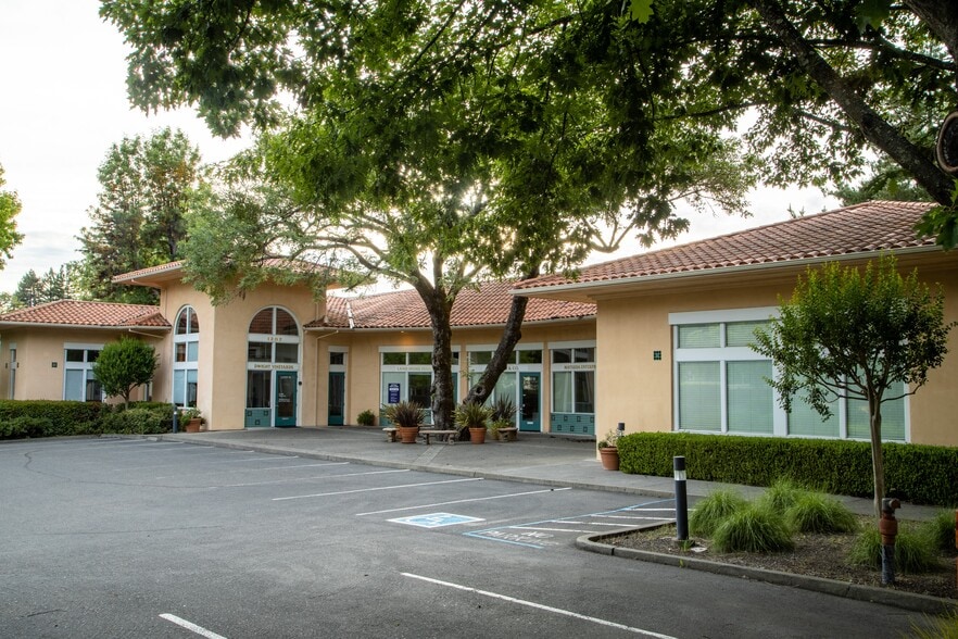 More Photos Of 1207 Vine St, Healdsburg Office For Lease