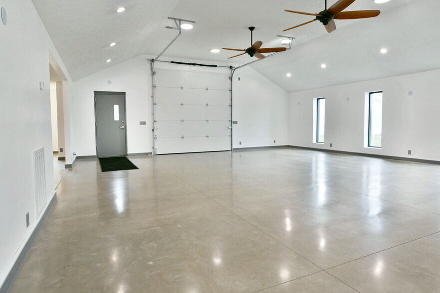 More Photos Of 3019 Parkman Rd NW, Warren Flex For Sale
