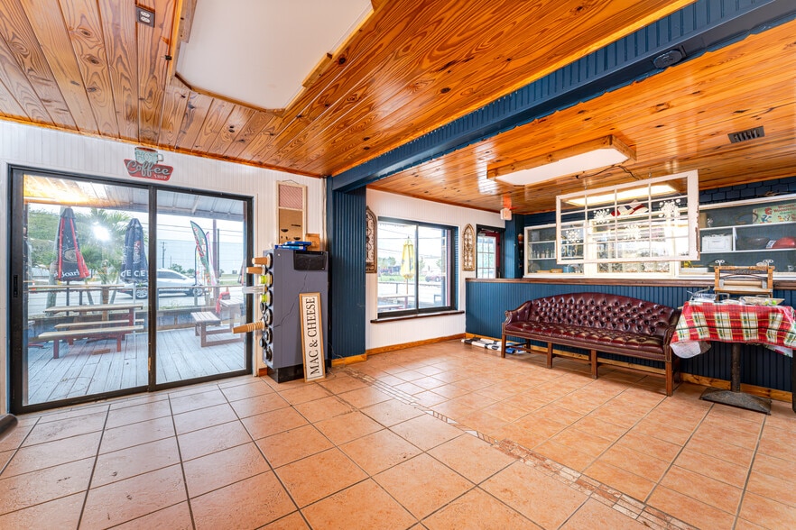 More Photos Of 23064 Harbor View Rd, Port Charlotte Warehouse For Sale