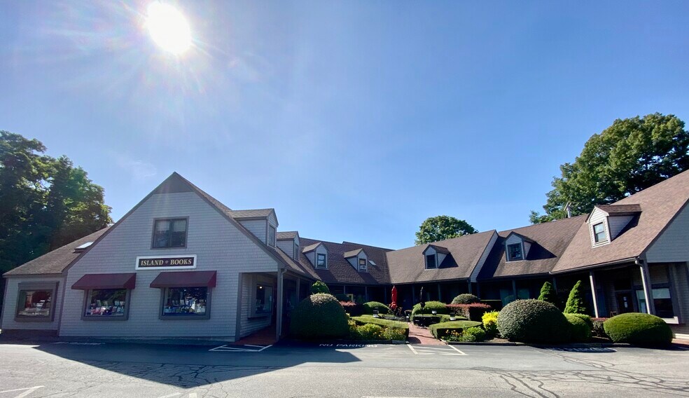 Primary Photo Of 567-575 E Main Rd, Middletown Freestanding For Lease