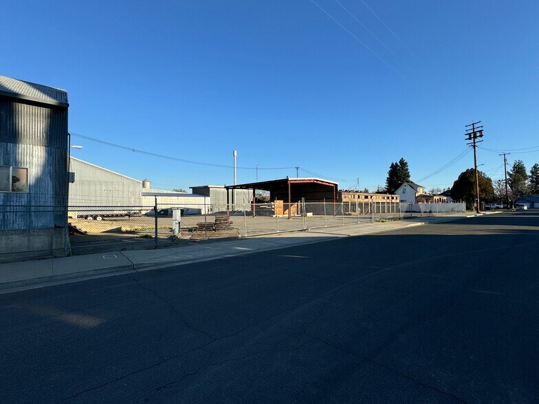 More Photos Of 11 E Abbey St, Winters Warehouse For Sale