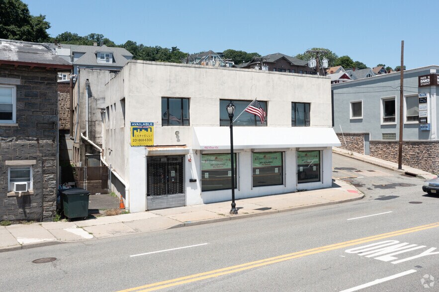 More Photos Of 982 River Rd, Edgewater Freestanding For Lease