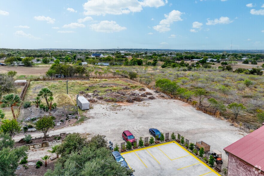 More Photos Of 11734 Schriber Rd, Buda Warehouse For Lease